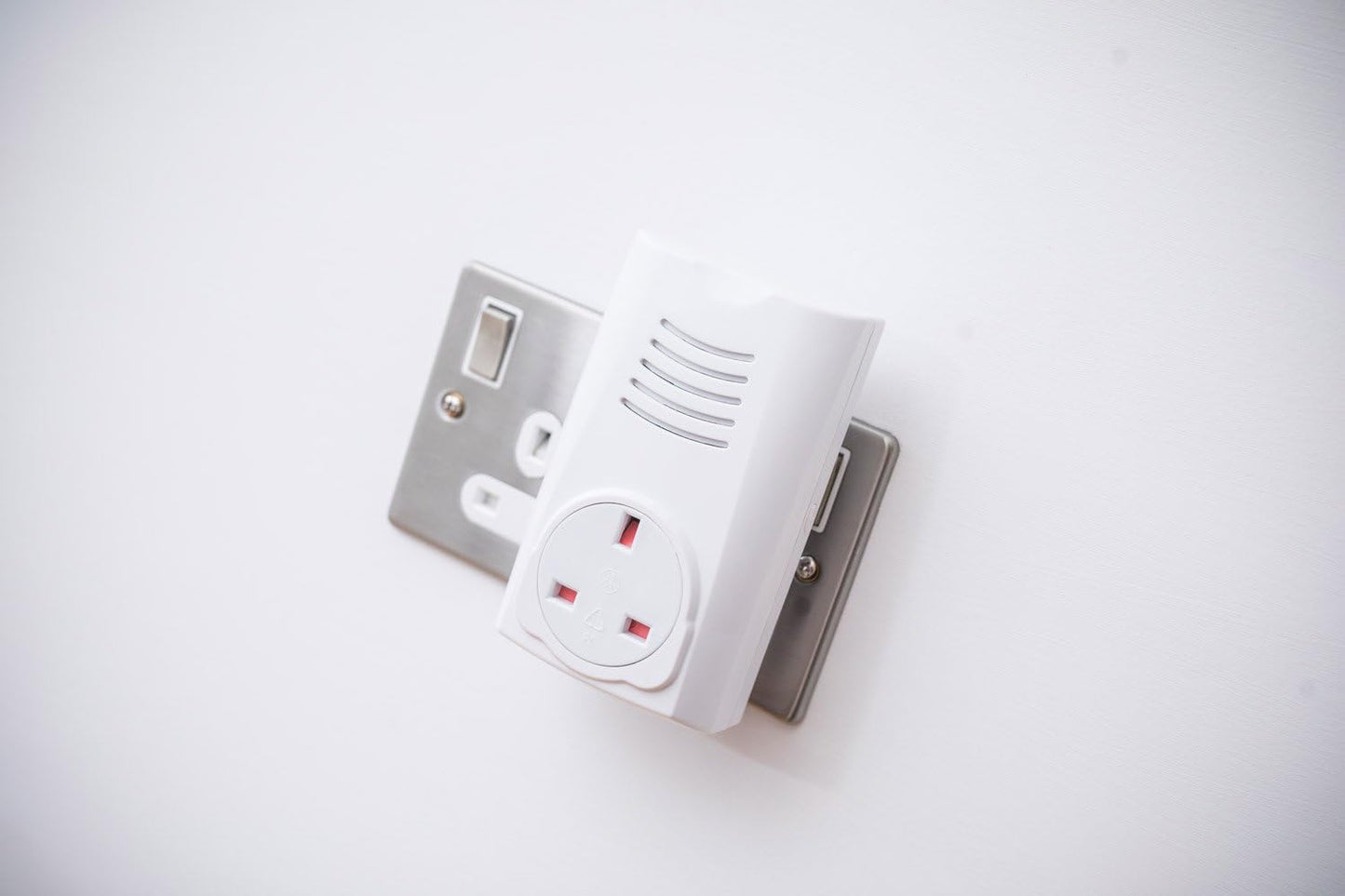 80m Wirefree Plug In Door Chime White